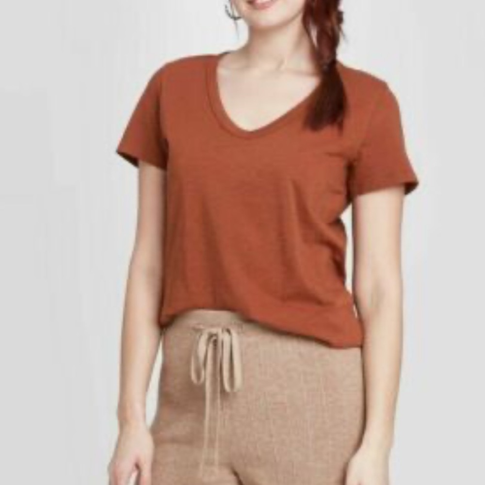 Universal thread Everyday V-Neck Tee in Rust